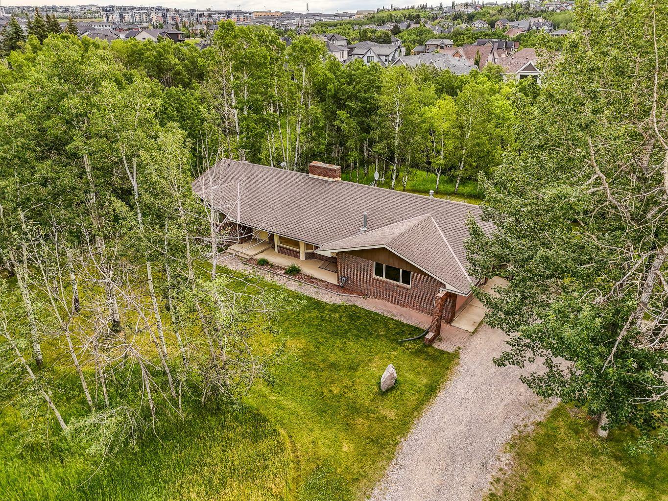 2758 85 Street SW  Calgary AB T3H 4C4 photo