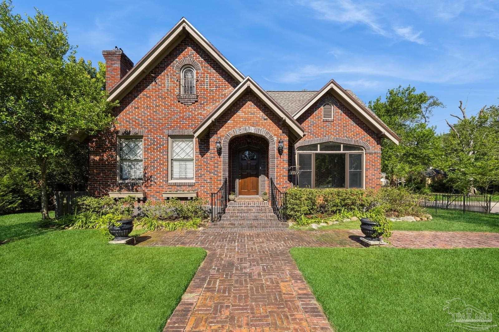 Property Photo: 1517 N Spring St FL 32501