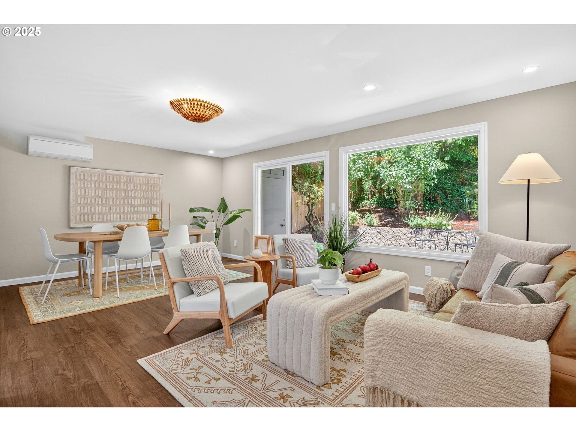 Property Photo: 1411 SW Dewitt St OR 97239