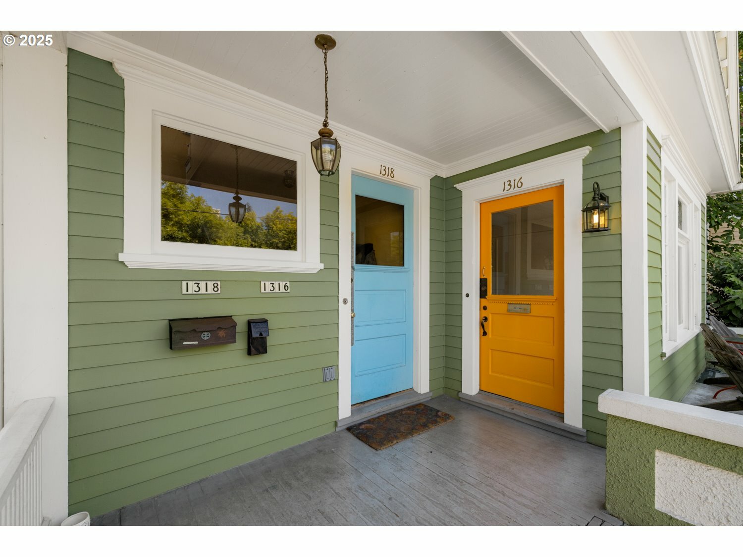 Property Photo: 1316 1318 SE Ash St OR 97214