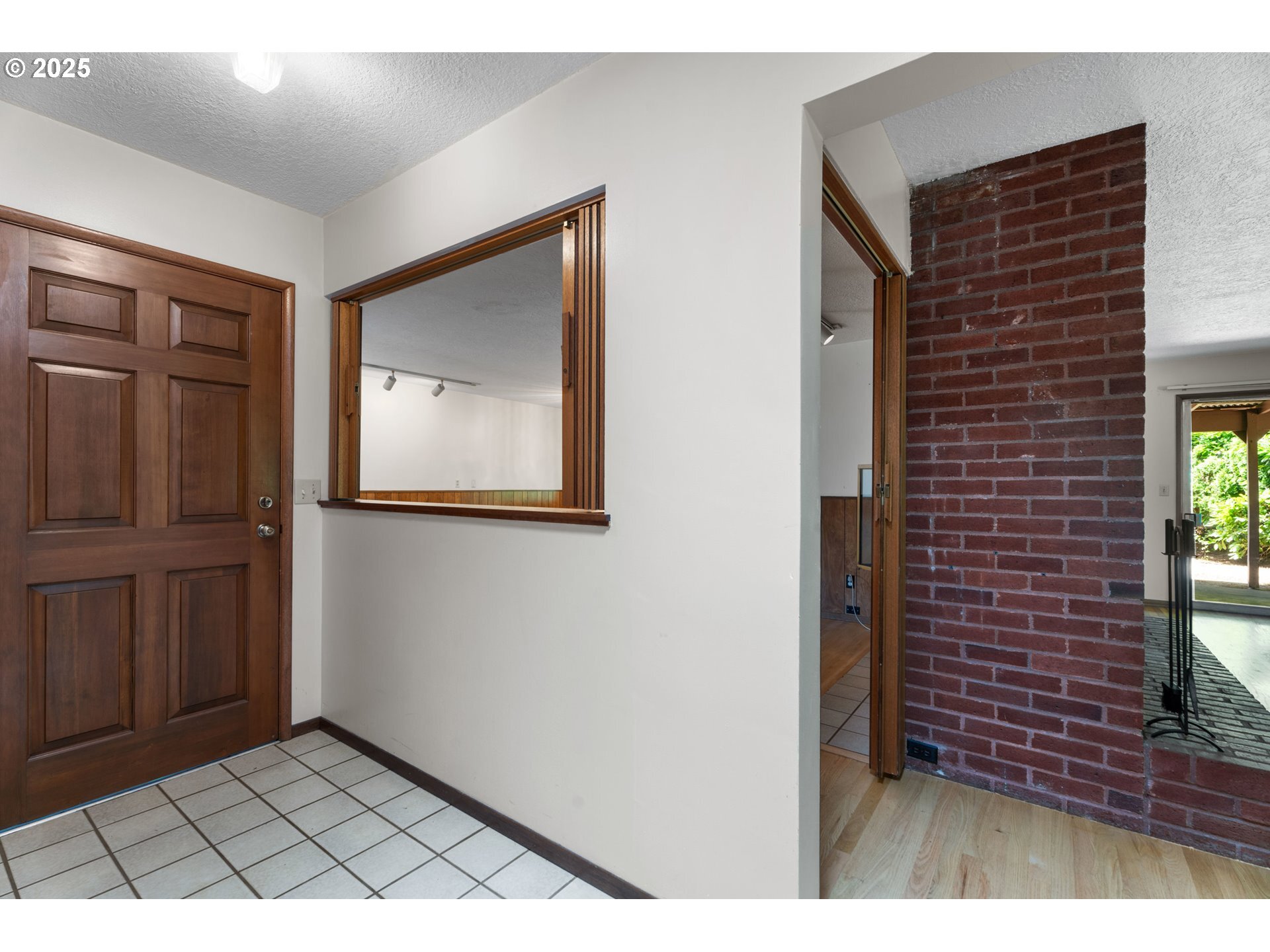 Property Photo: 10303 NE Russell Ct OR 97220