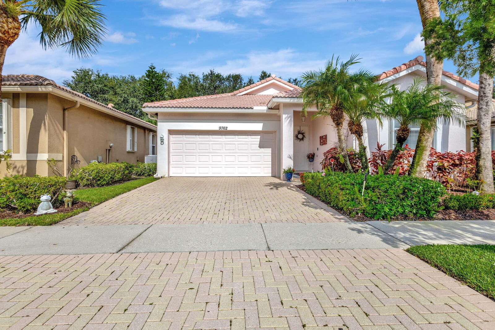 Property Photo:  9762 Sandpiper Lane  FL 33411 