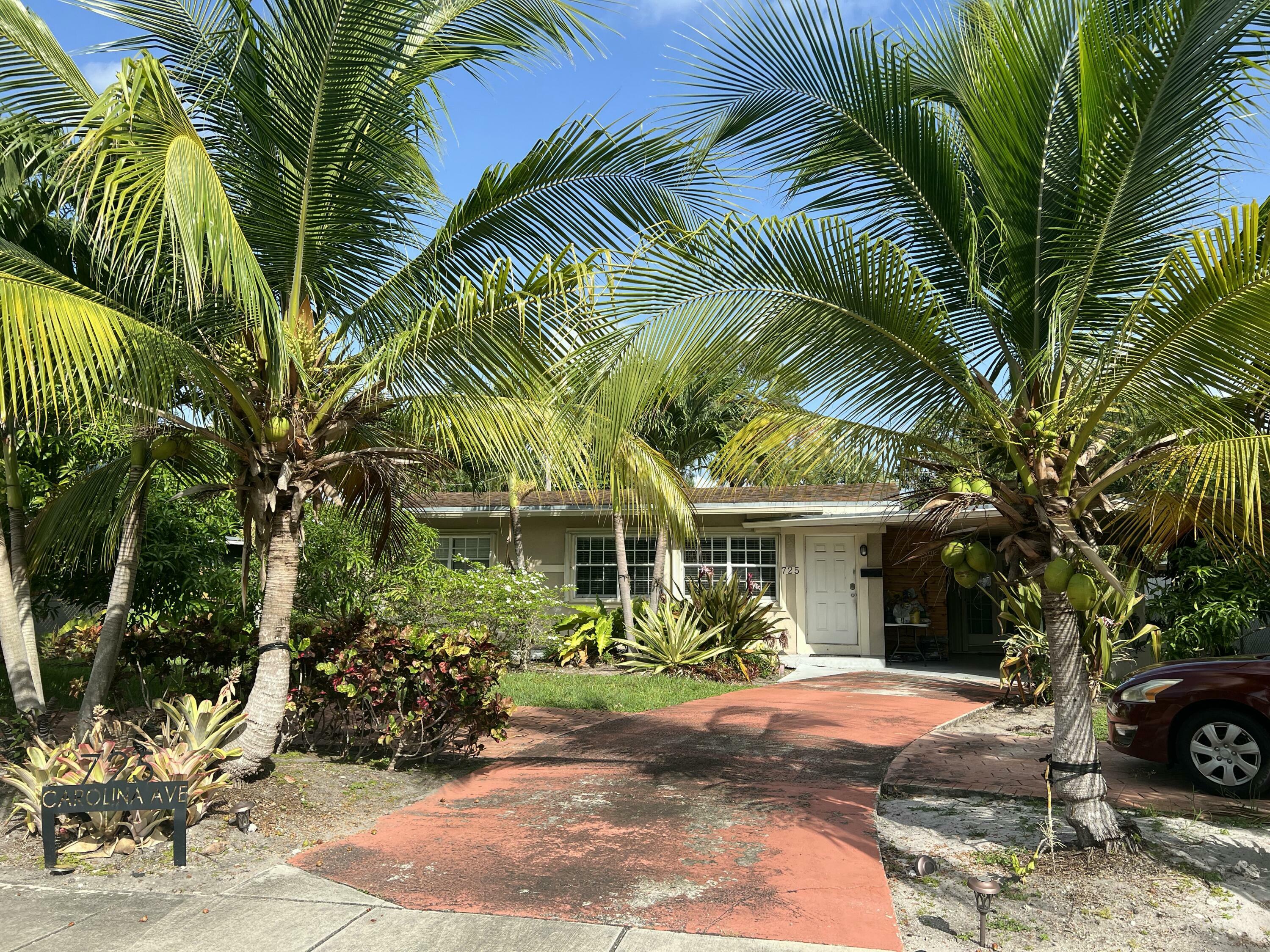 Property Photo: 725 Carolina Avenue FL 33312