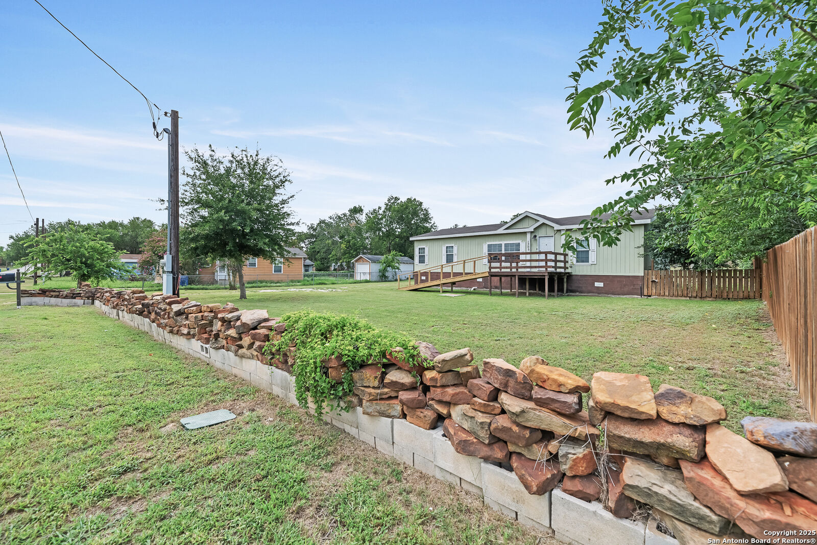 Property Photo: 1305 5th TX 78114