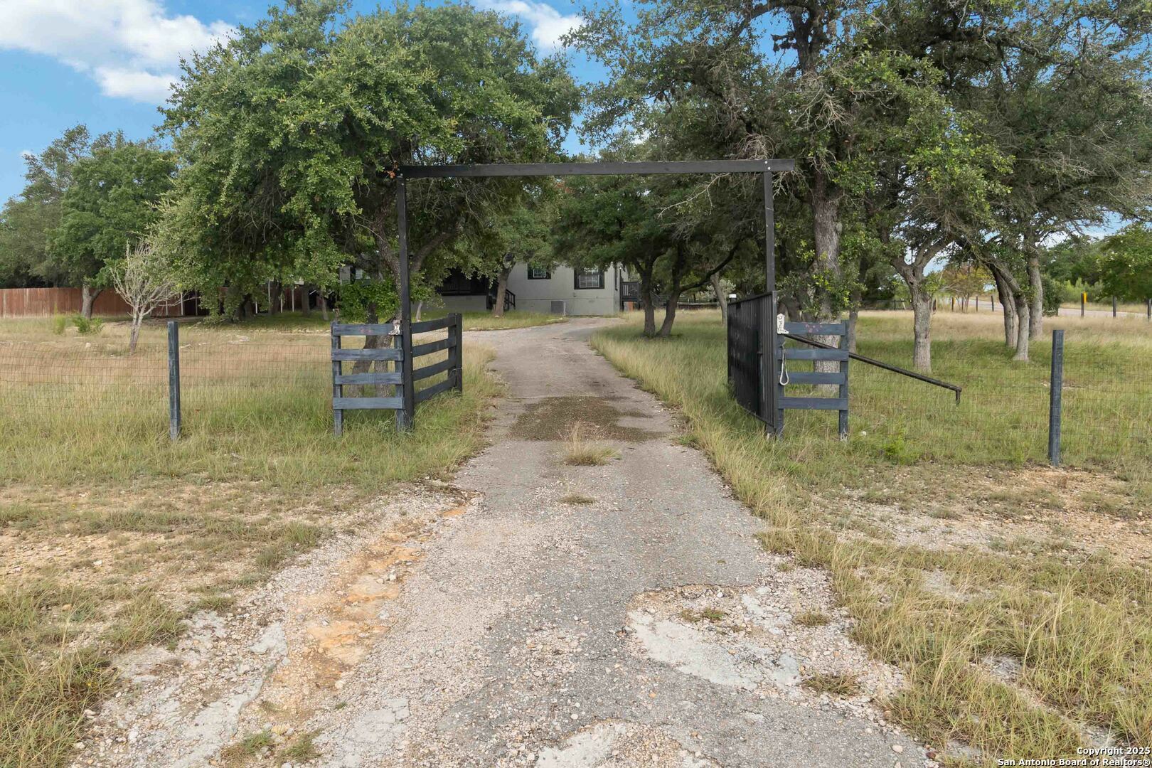 Property Photo: 279 Ute TX 78003
