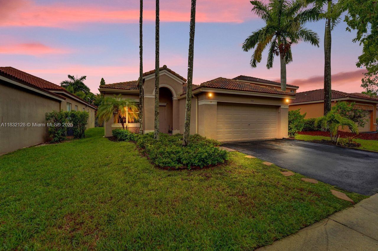 Property Photo: 930 W Bluewood Ter FL 33327
