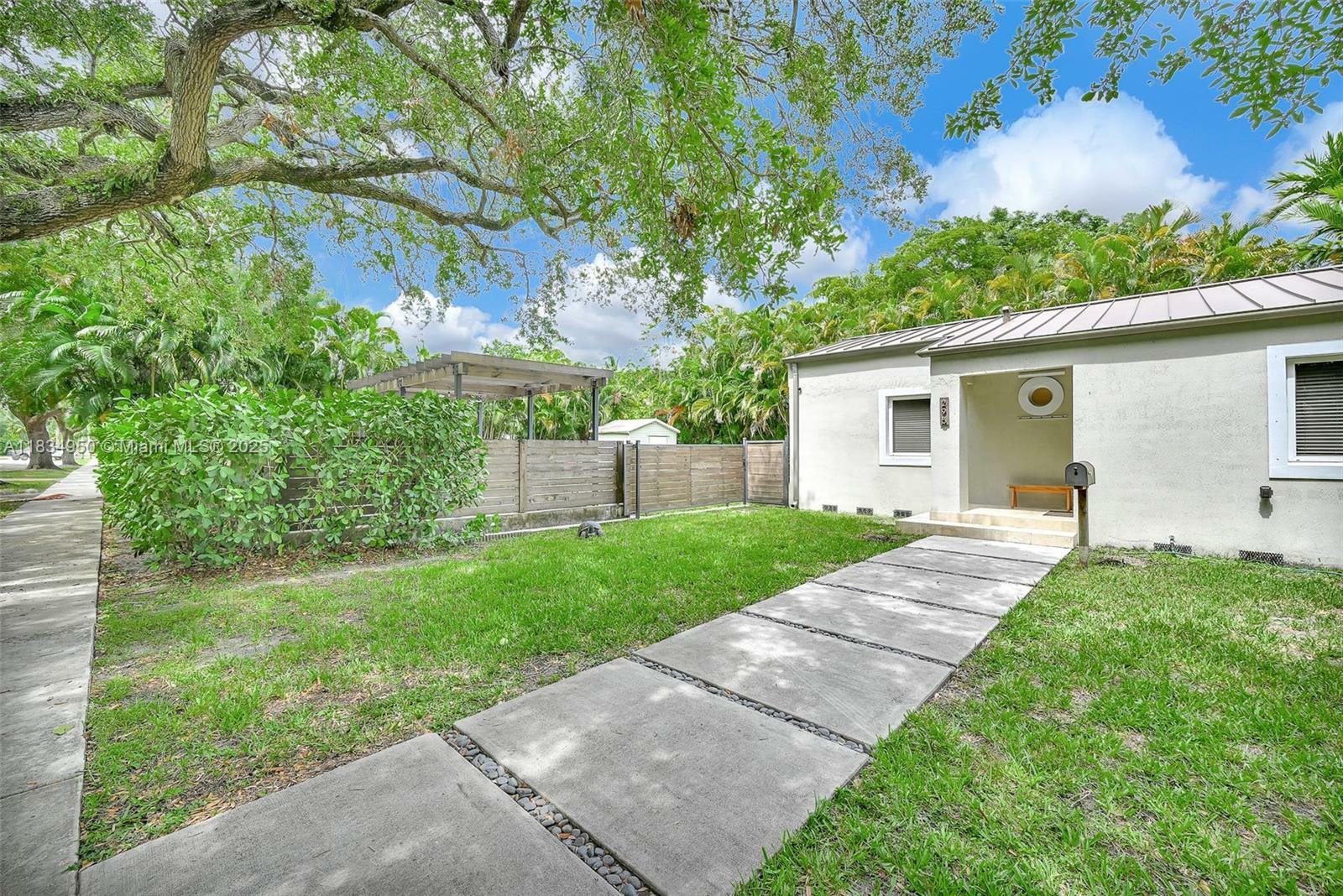 Property Photo: 295 De Leon Dr FL 33166