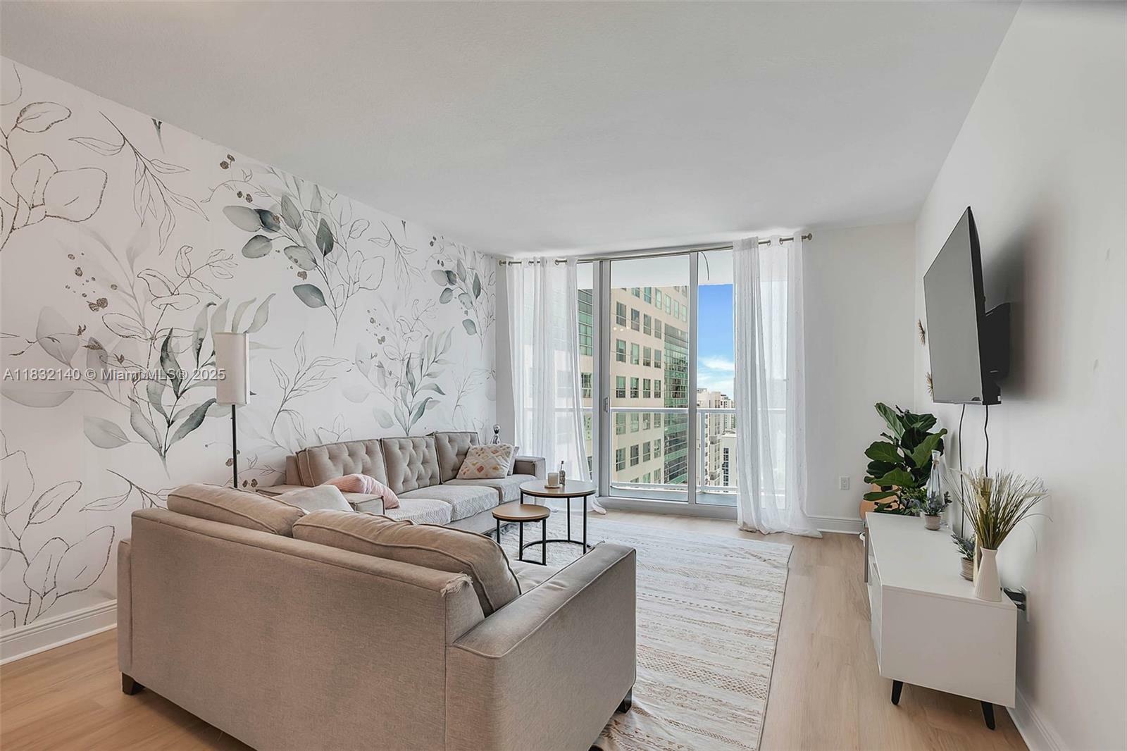 Property Photo: 185 SW 7th St 2204 FL 33130