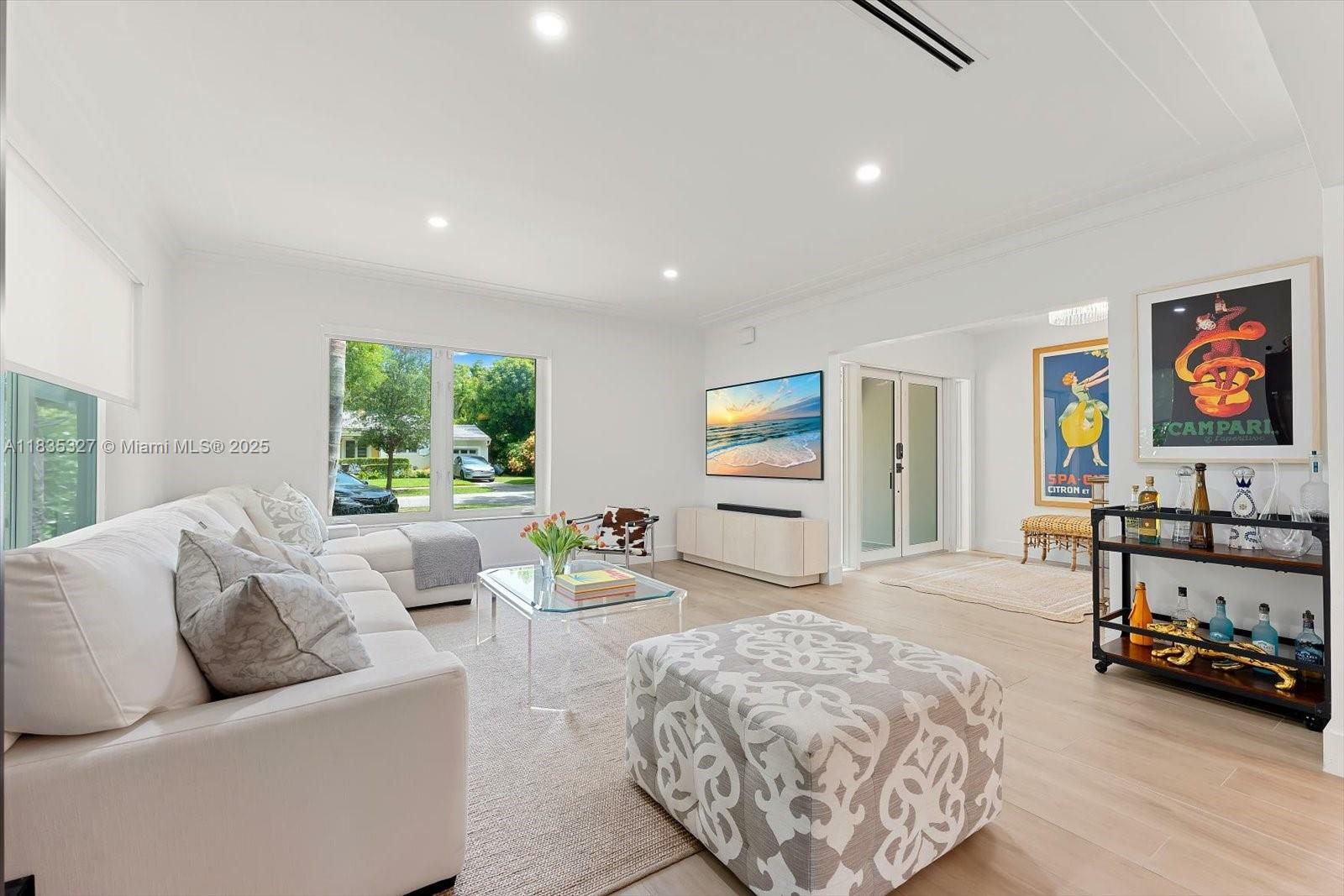 Property Photo: 511 Catalonia Ave FL 33134