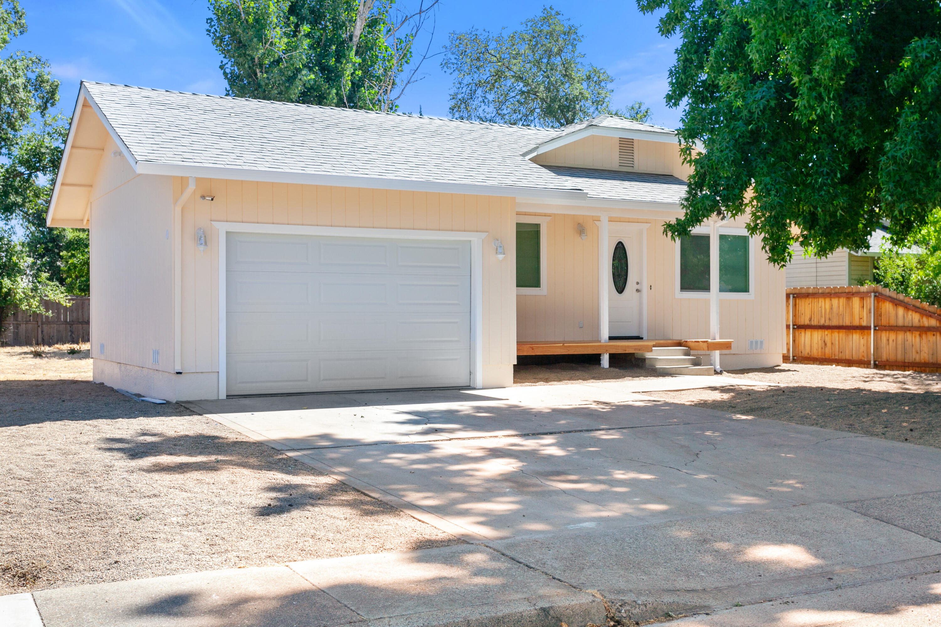 Property Photo: 2445 Toyon Street CA 96007