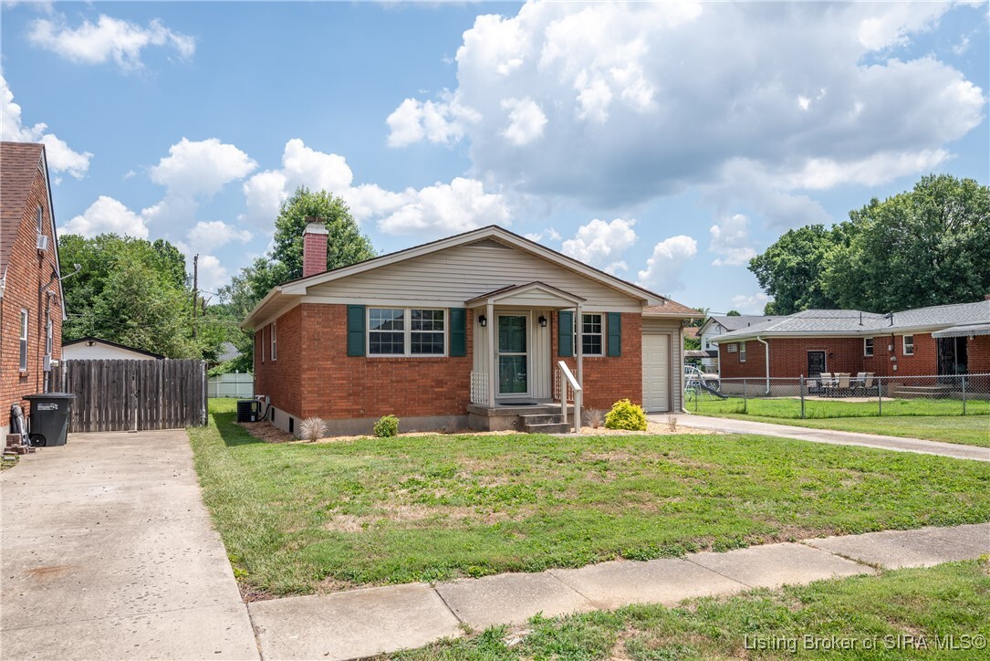 Property Photo: 1002 Mayfair Avenue IN 47129