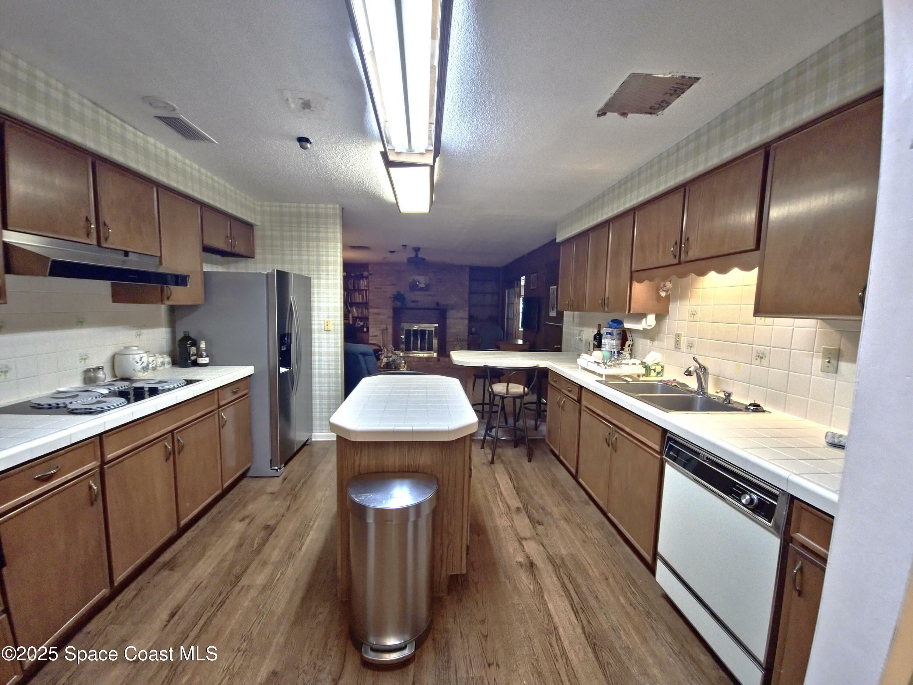Property Photo: 467 Guava Avenue FL 32796