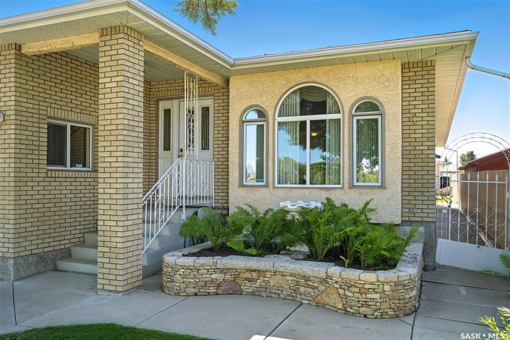 Property Photo: 215 P Avenue N SK S7L 2V6