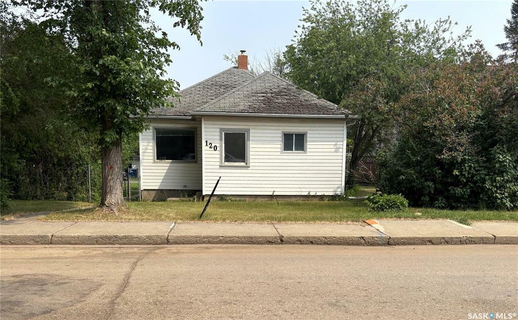 120 Iroquois Street W  Moose Jaw SK S6H 5A6 photo