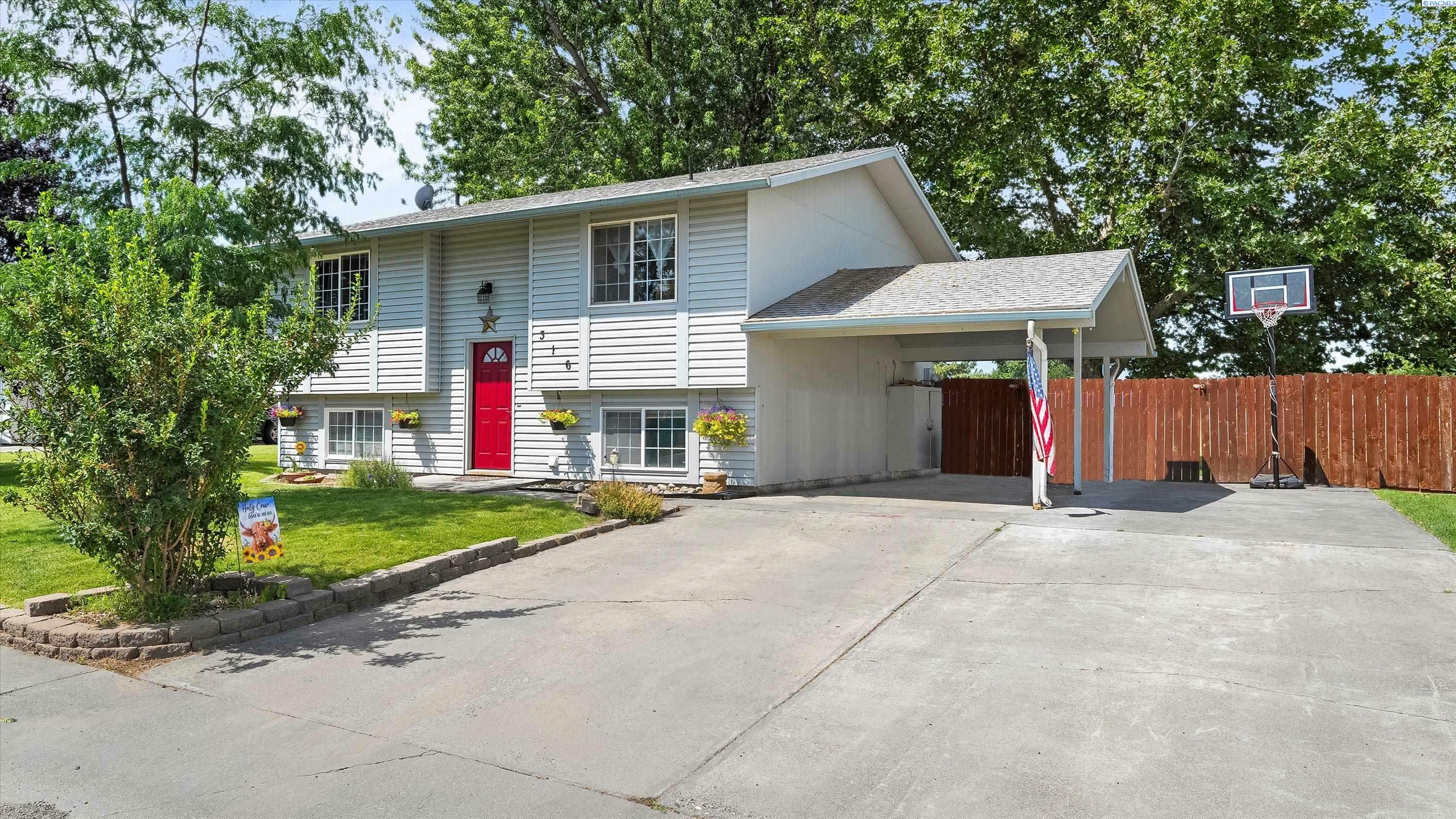 Property Photo: 316 S Quillan St WA 99336