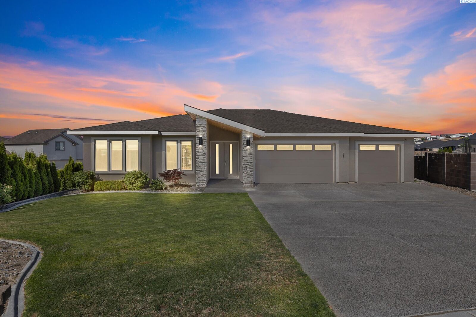 Property Photo:  540 Athens Drive  WA 99353 