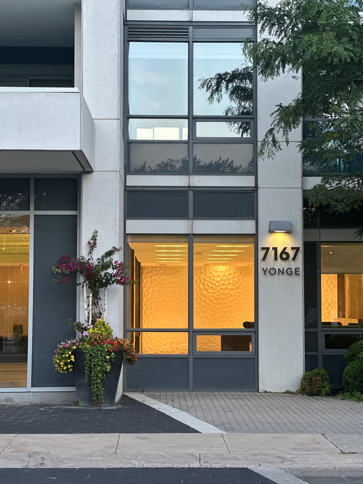 Property Photo: 7167 Yonge Street 1502 ON L3T 0E1