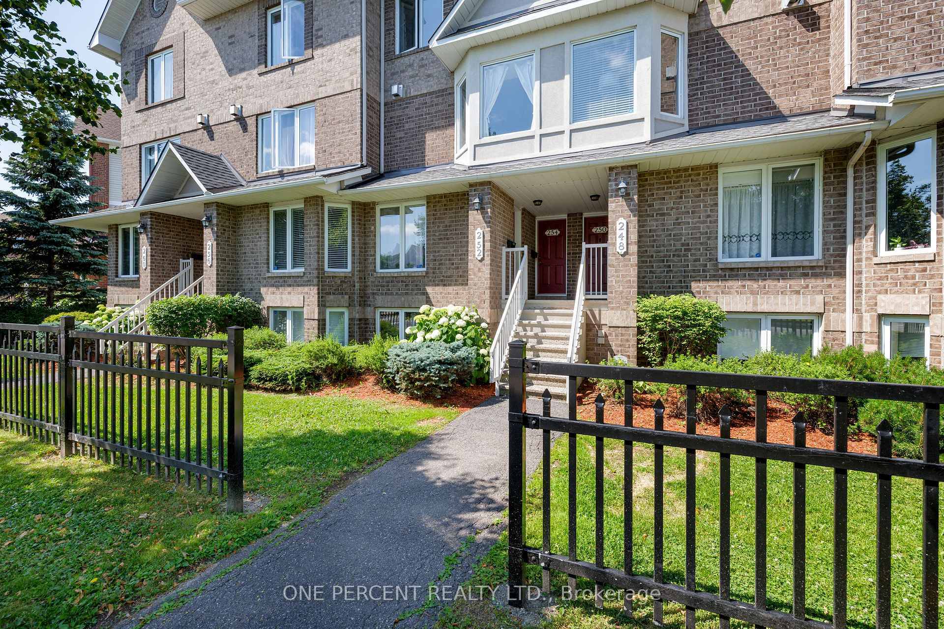 Property Photo: 250 Cresthaven Drive 3 ON K2G 6W4