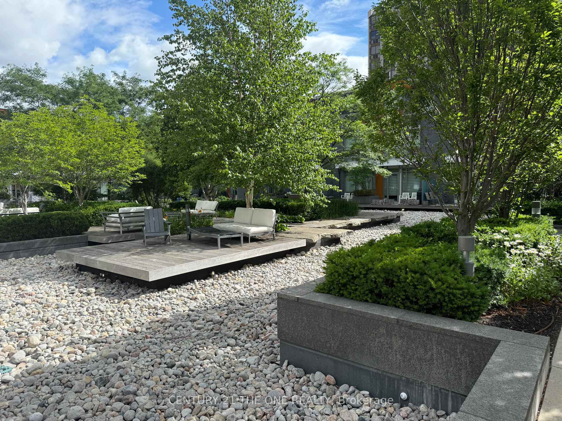Property Photo:  88 Sheppard Avenue E Th 16  ON M2N 0G9 