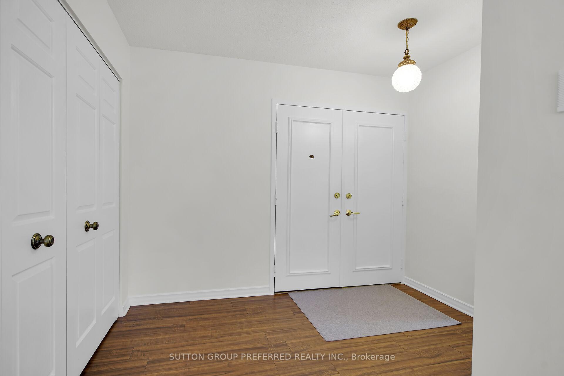 Property Photo: 300 Everglade Crescent 213 ON N6H 4P8