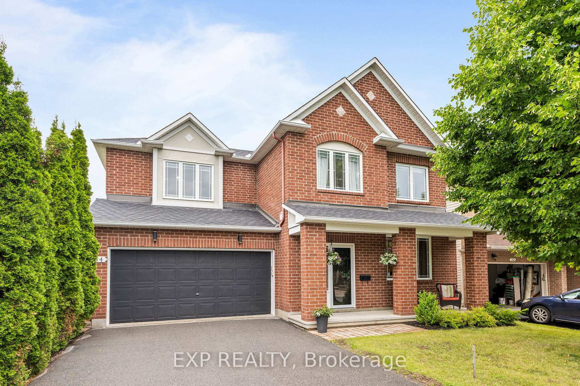Property Photo: 54 Huntcliff Place ON K2G 6Z9
