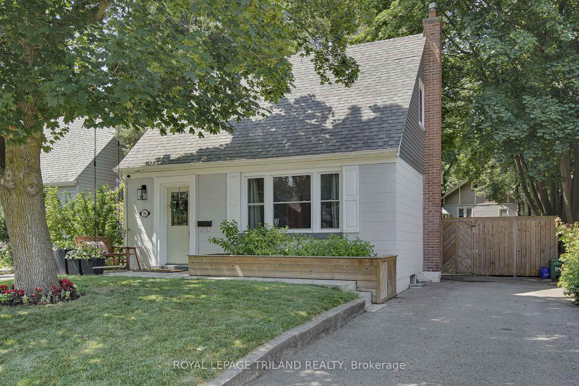 Property Photo: 76 Apeldoorn Crescent ON N5Y 2B8