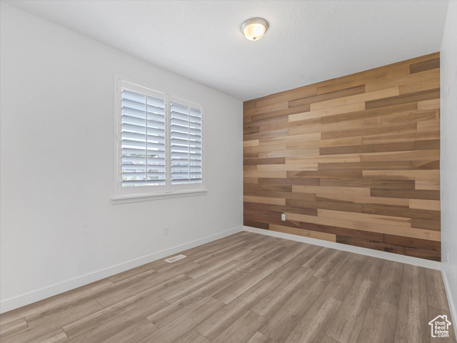 Property Photo: 1907 E Brooklyn Cir N UT 84045