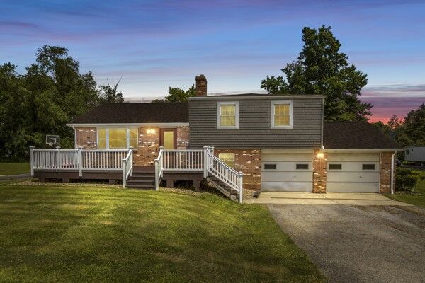 Property Photo: 408 Circle Dr PA 16117