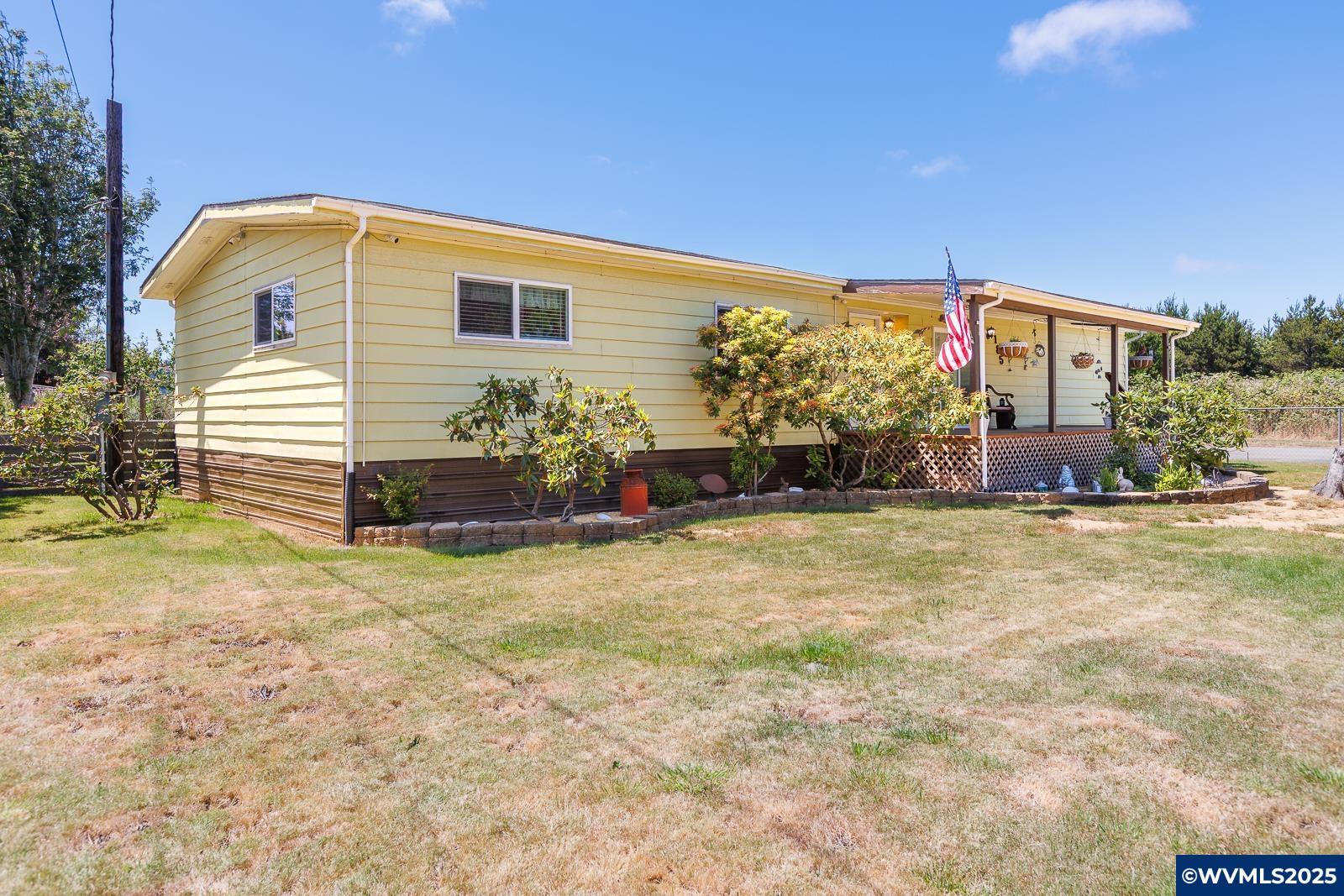 Property Photo: 185 N 6th St OR 97449
