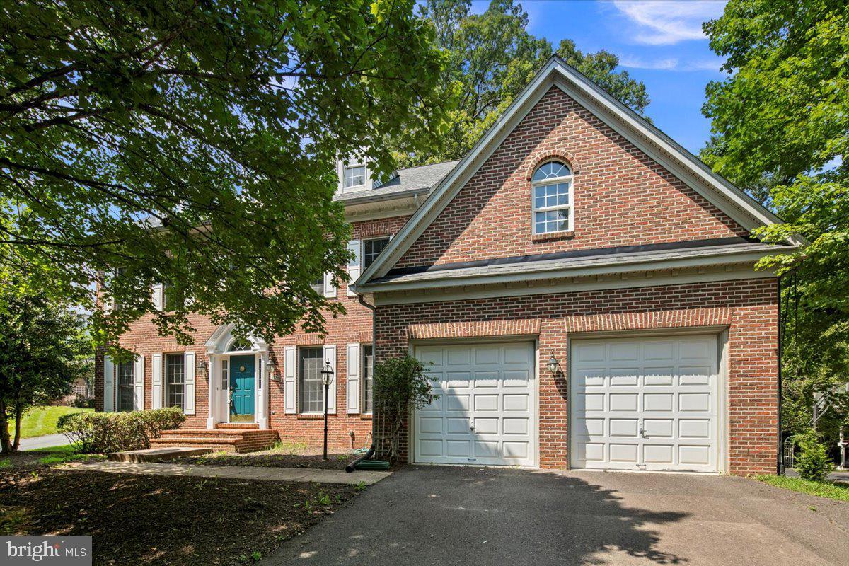 Property Photo: 11408 Green Moor Lane VA 22124