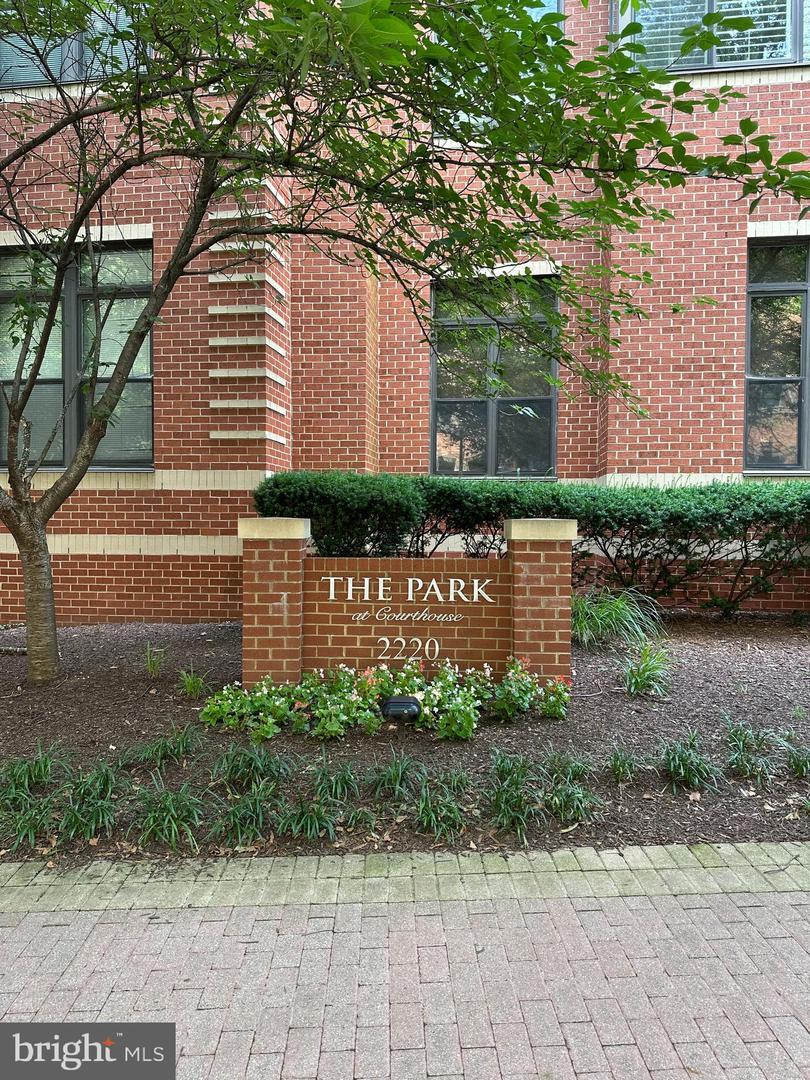 Property Photo: 2220 Fairfax Drive 309 VA 22201