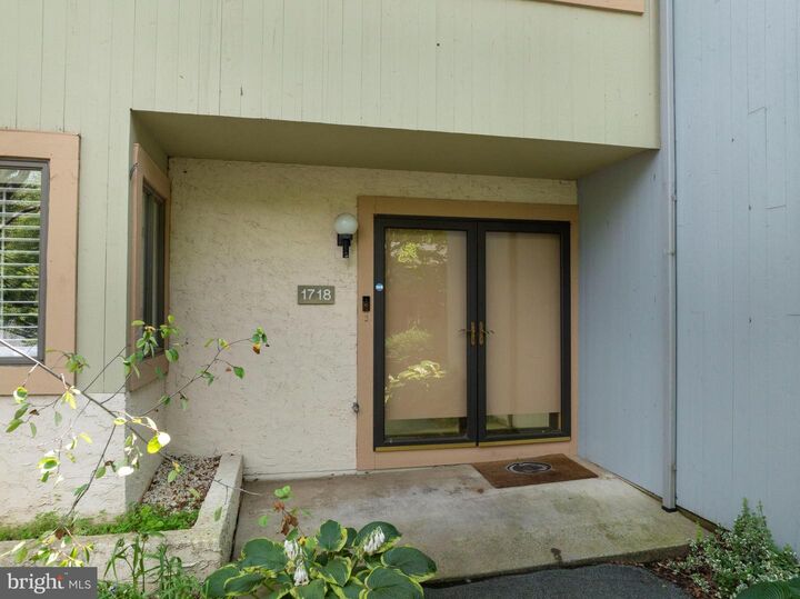 Property Photo: 1718 Woodledge Circle PA 16803