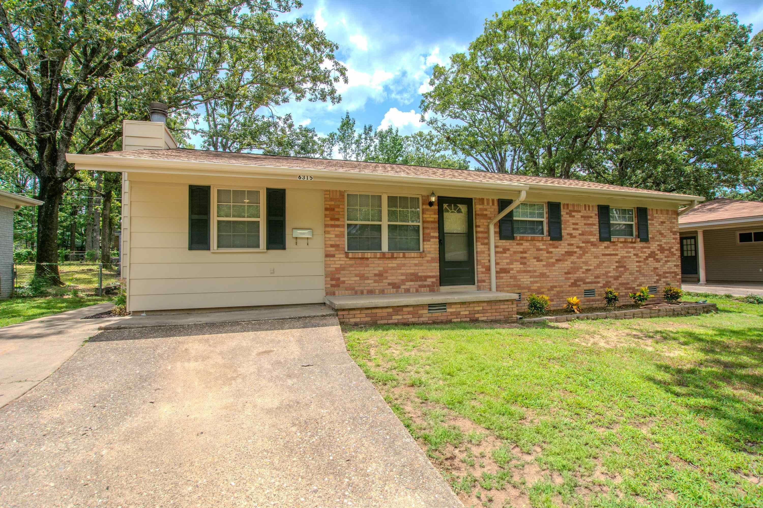 Property Photo: 6315 Chippewa Dr AR 72116