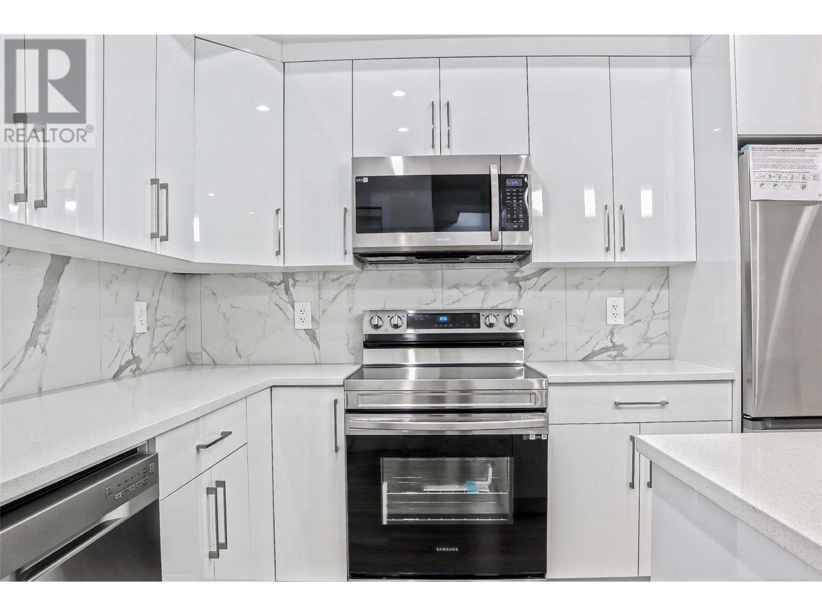 Property Photo: 1354 Rutland Road 16 BC V1X 4Z3