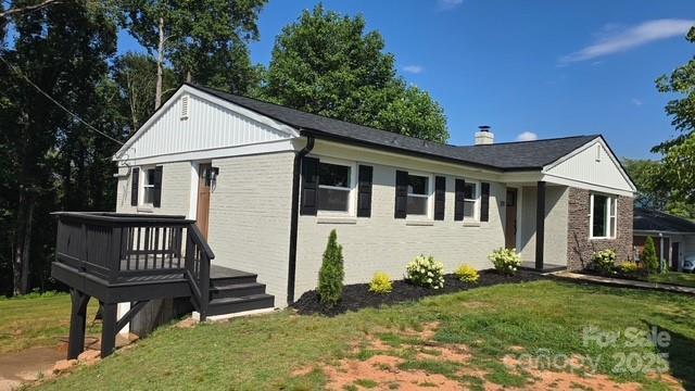 Property Photo: 211 Hilltop Street NC 28655
