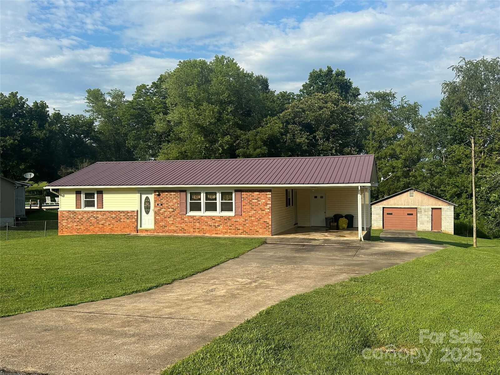 Property Photo:  93 Meadow Brook Lane  NC 28752