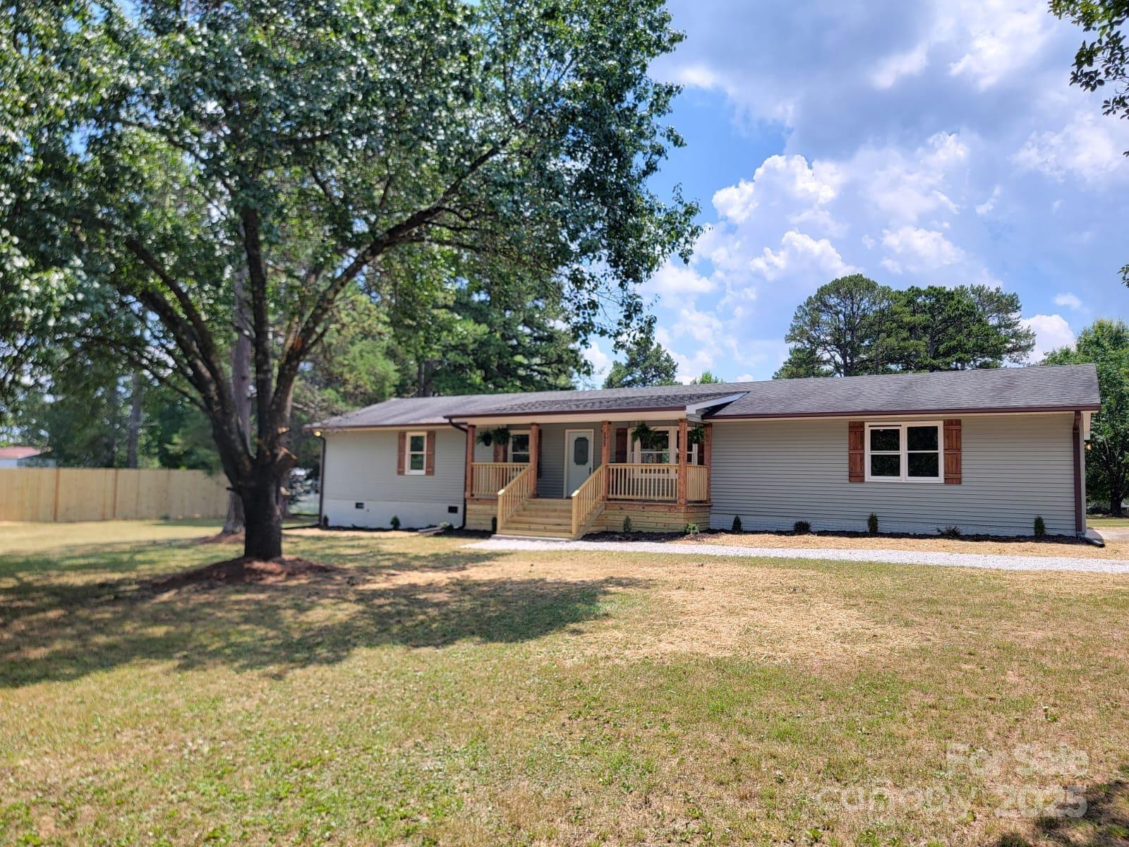 Property Photo: 175 Pebble Drive NC 28147