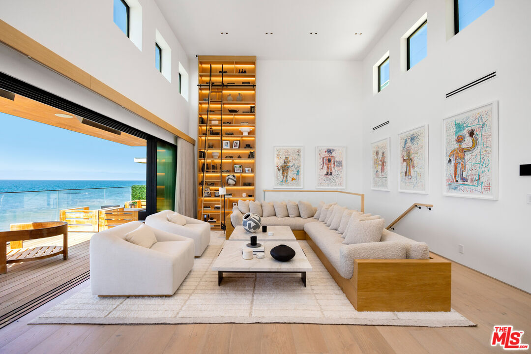 Property Photo:  24818 Malibu Rd  CA 90265 
