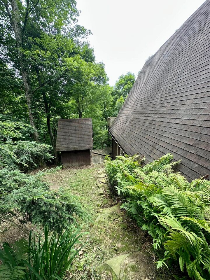 Property Photo:  825 Kickapoo Court  OH 43107 