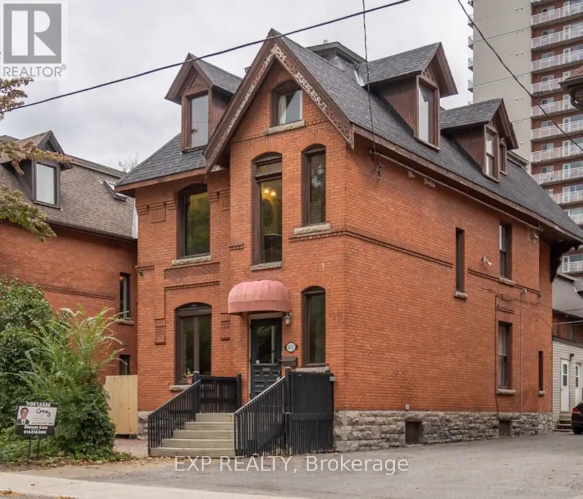 Property Photo: 431 Gilmour Street ON K2P 0R5