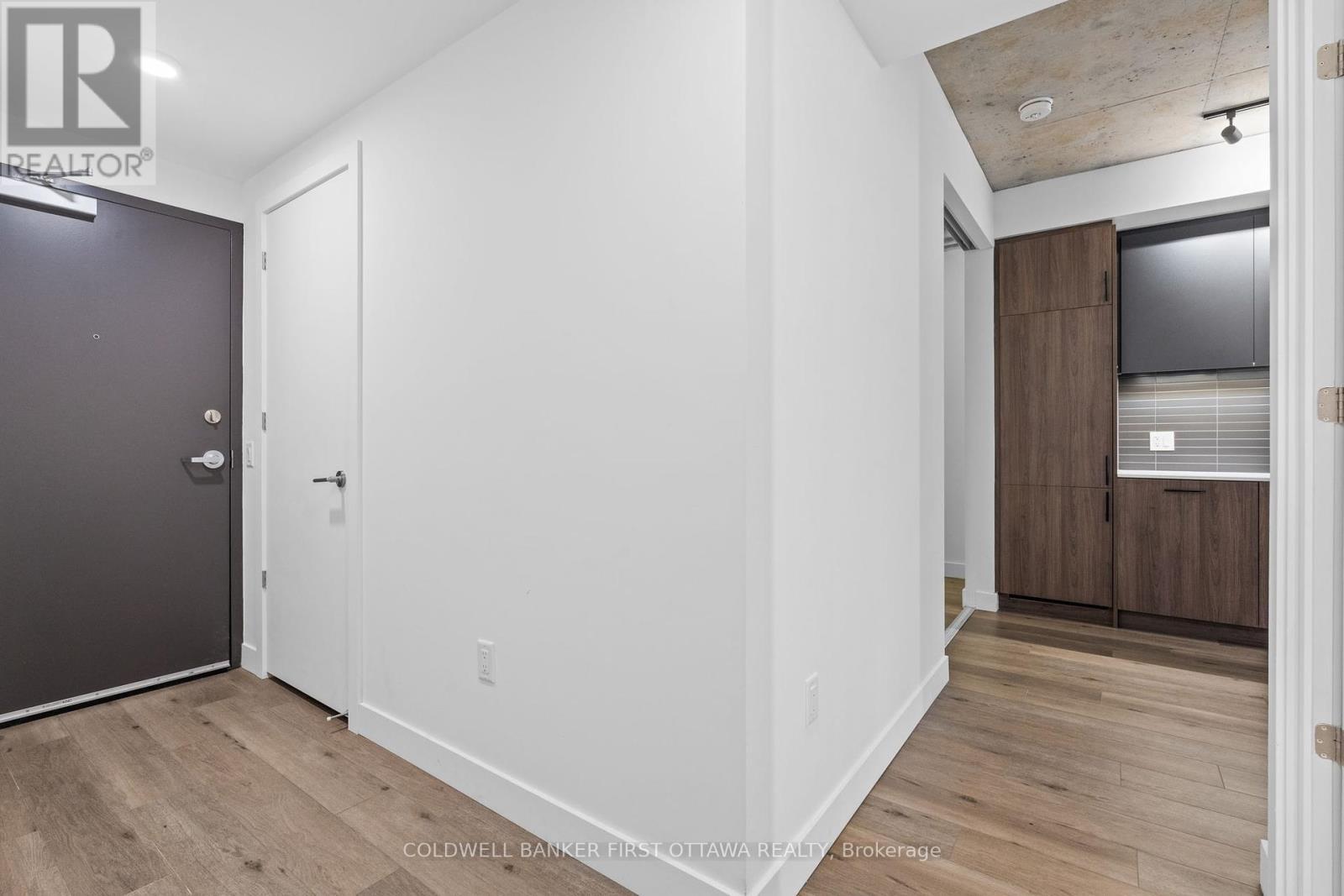 Property Photo: 10 James Street 506 ON K2P 1Y5
