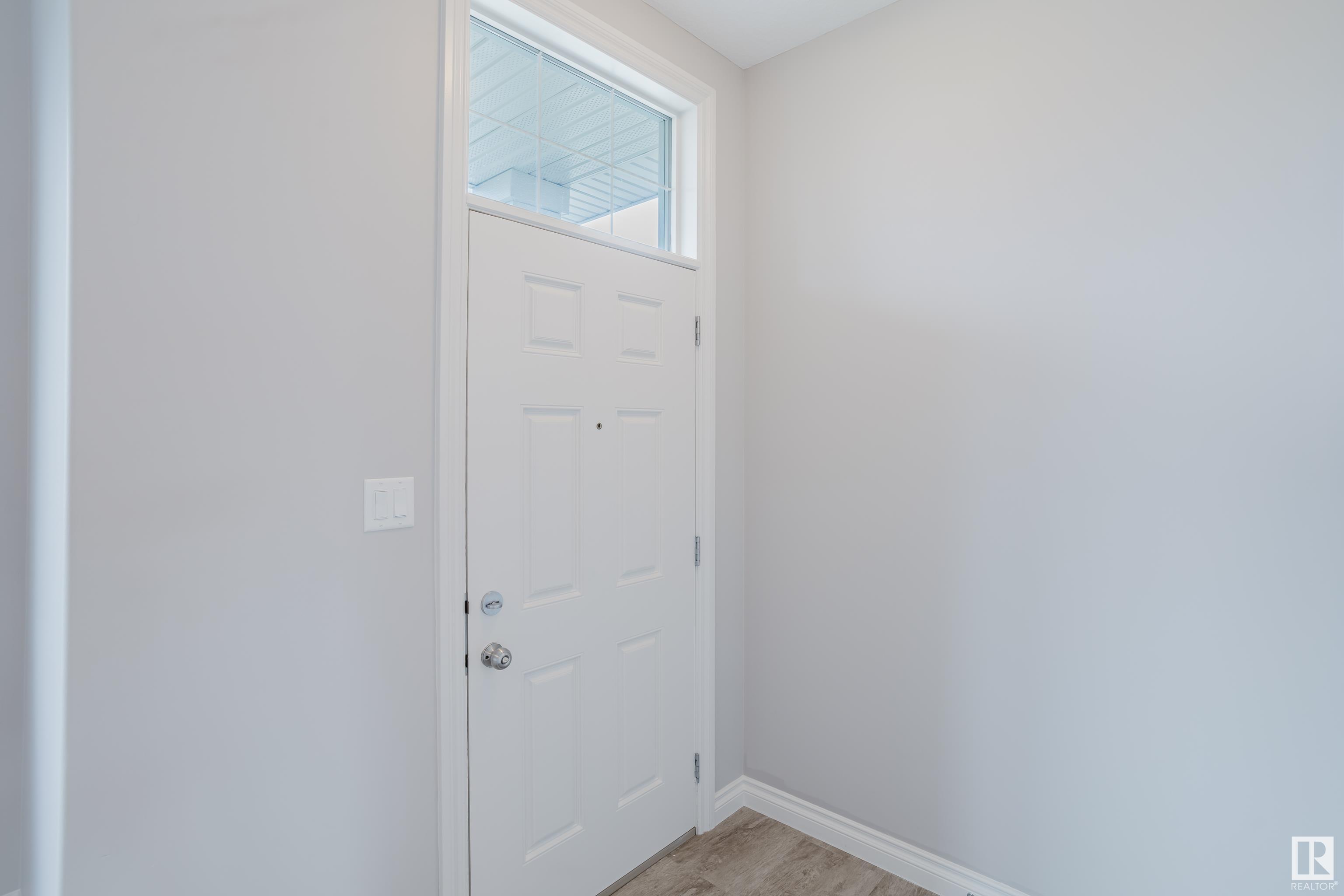 Photo de la propriété:  22123 89 Avenue NW  AB T5T 7G9 
