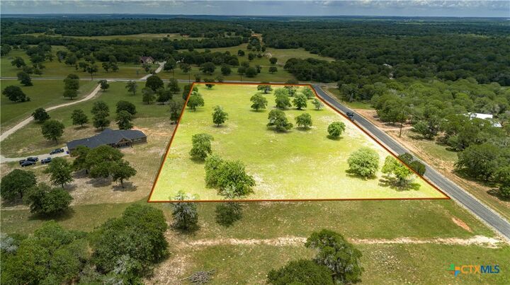 Property Photo: 800 Powder Ridge TX 78648