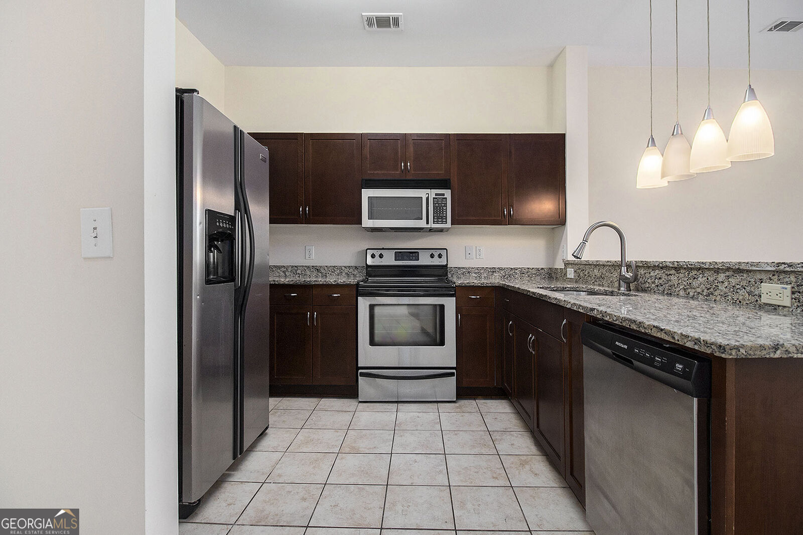 Property Photo:  870 Mayson Turner Road NW 1320  GA 30314 