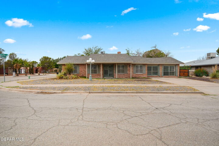 407 Bruce Place  Horizon City TX 79928 photo