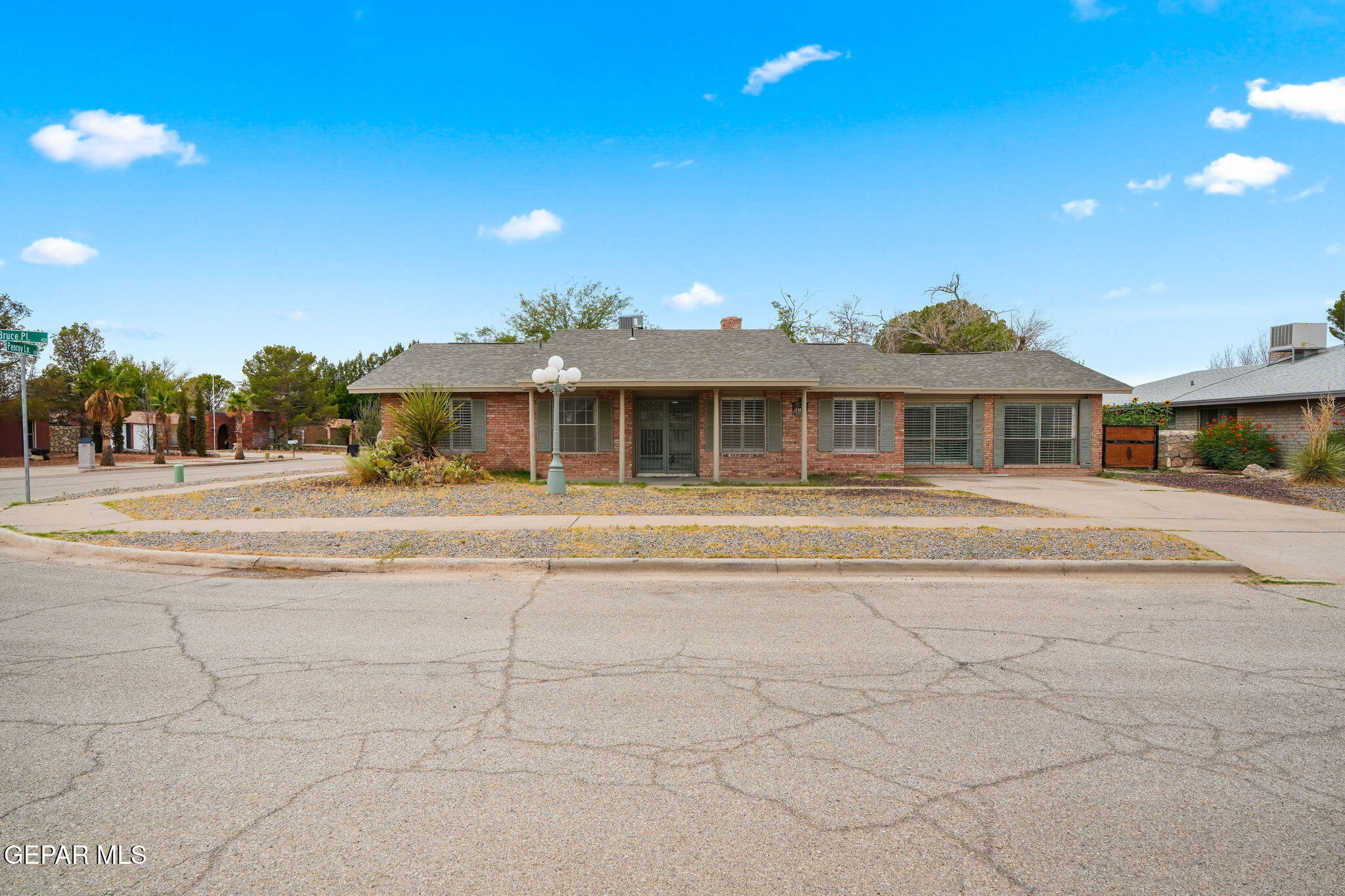 Property Photo: 407 Bruce Place TX 79928