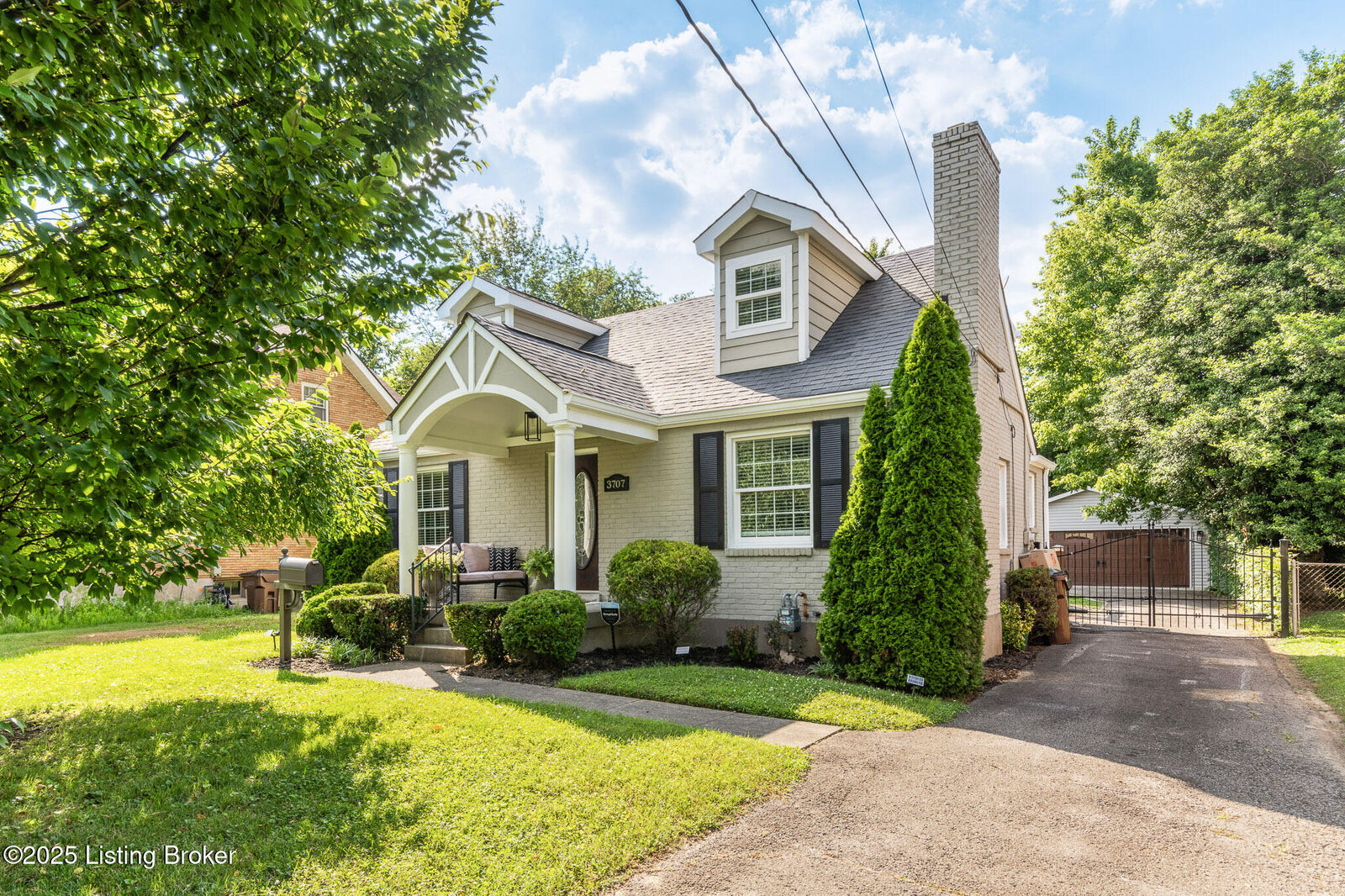 Property Photo:  3707 Grandview Ave  KY 40207 