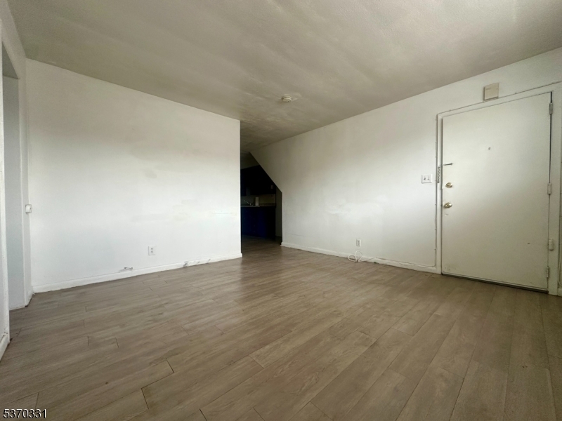 Property Photo: 530 Valley Brook Ave 1fl NJ 07071