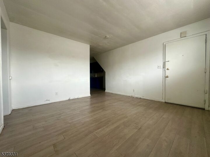 Property Photo:  530 Valley Brook Ave 1fl  NJ 07071 