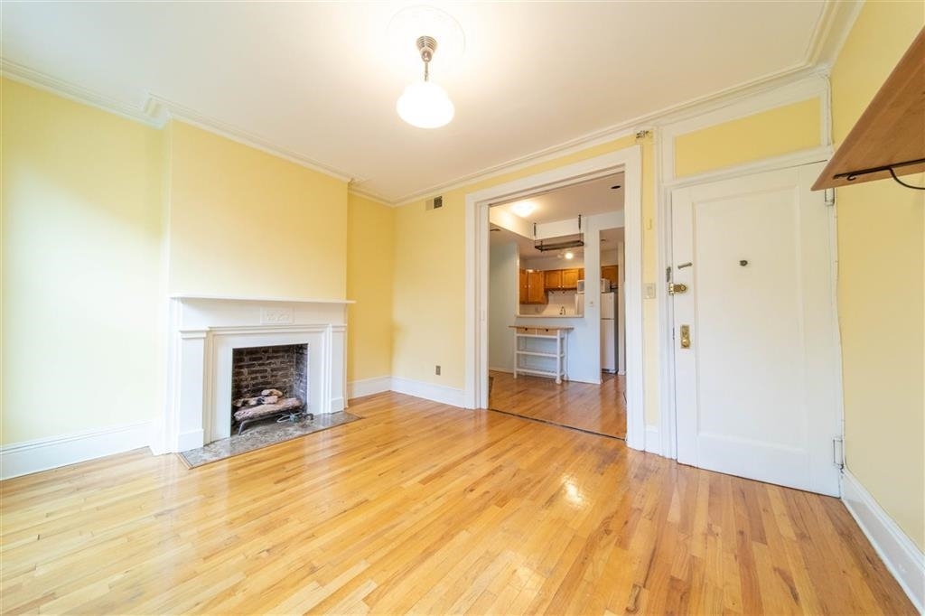 Property Photo: 264 3rd St 2L NJ 07302
